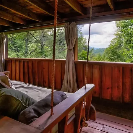 Nice View Fireplace, Hot Tub, Porch Bed, Private